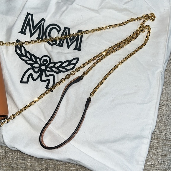 💜MCM LEATHER SHOULDER BAG💜 - Picture 5 of 11